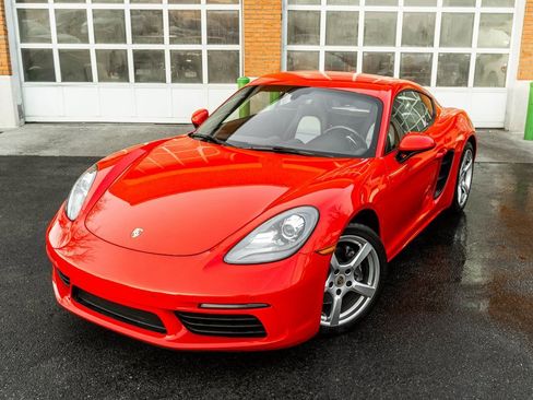 Used 2018 Porsche 718 Cayman Base image 2