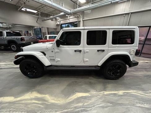 Used 2018 Jeep Wrangler Unlimited Sahara AWD/4WD image 32