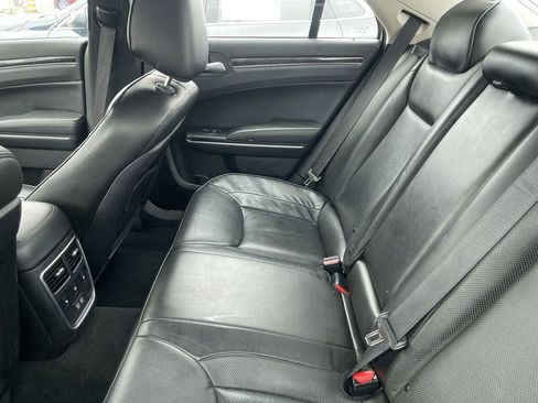 Used 2022 Chrysler 300 Touring L w/ Comfort Group image 3