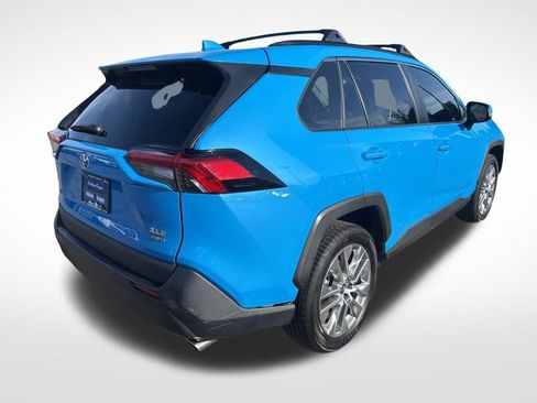 Used 2021 Toyota RAV4 XLE Premium image 7