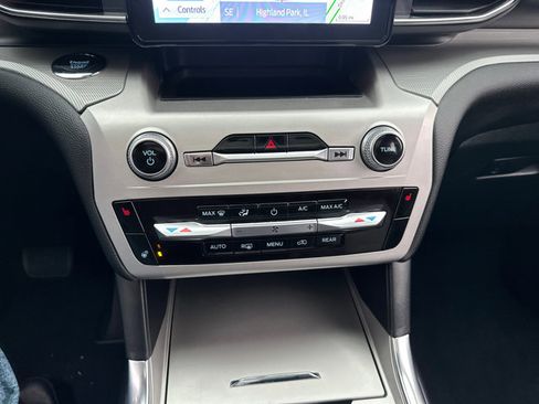 Used 2022 Ford Explorer XLT w/ Equipment Group 202A image 23