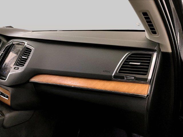 Used 2022 Volvo XC90 T6 Momentum w/ Climate Package AWD/4WD image 15
