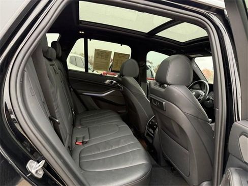 Used 2019 BMW X5 xDrive40i w/ Executive Package image 11