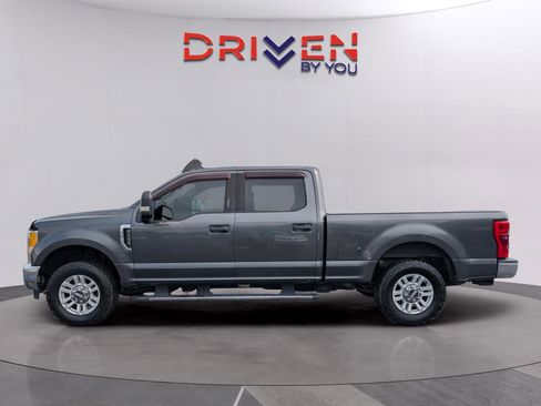 Used 2017 Ford F250 XLT w/ XLT Value Package image 2