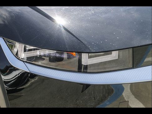 Certified 2022 Hyundai Ioniq 5 SEL w/ Cargo Package RWD image 6