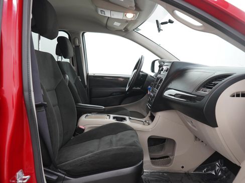 Used 2015 Dodge Grand Caravan SXT FWD image 13