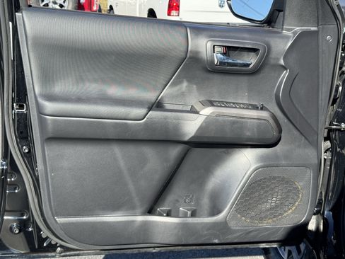 Used 2023 Toyota Tacoma TRD Off-Road image 23