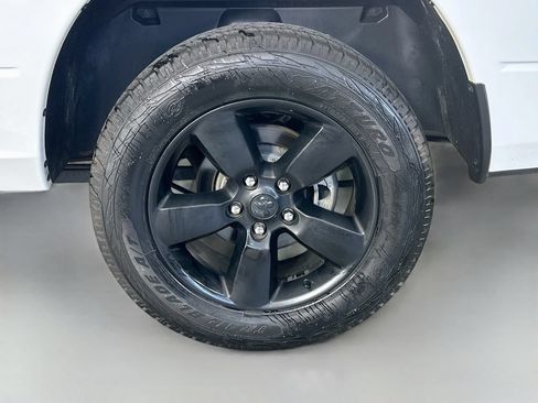 Used 2018 RAM 1500 Express RWD image 33