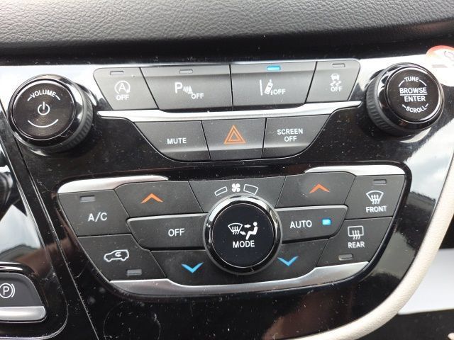 Used 2023 Chrysler Pacifica Touring-L FWD image 35