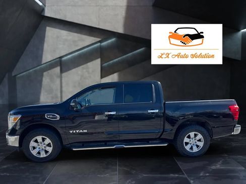Used 2017 Nissan Titan SV AWD/4WD image 11