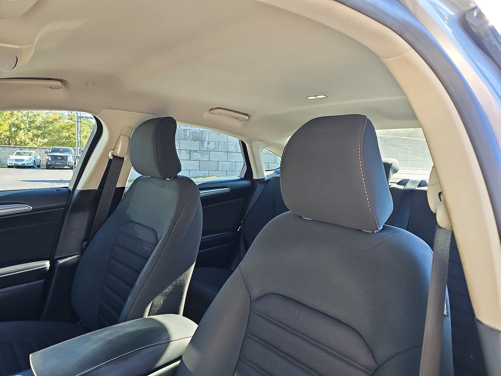 Used 2018 Ford Fusion SE FWD image 14