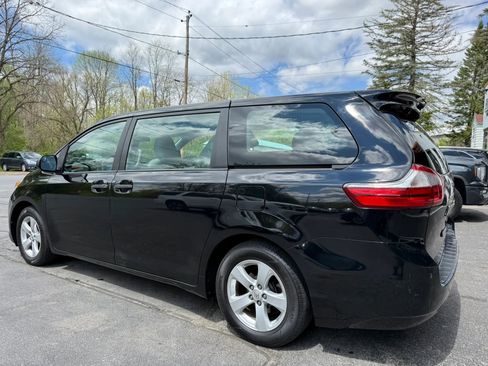 Used 2015 Toyota Sienna L FWD image 4