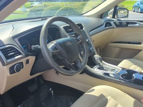 Used 2015 Ford Fusion SE FWD image 9