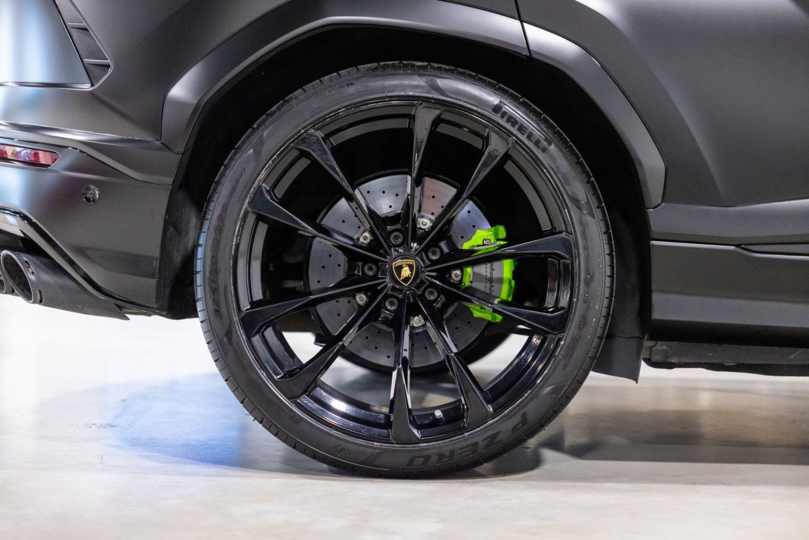 Used 2022 Lamborghini Urus AWD/4WD image 24