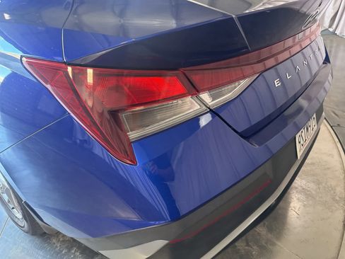Used 2025 Hyundai Elantra SE image 14