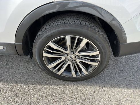 Used 2017 Ford Explorer Platinum image 17