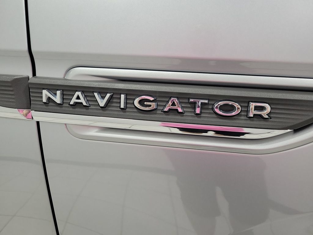 Used 2022 Lincoln Navigator Reserve AWD/4WD image 26