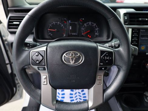 Used 2020 Toyota 4Runner SR5 AWD/4WD image 13