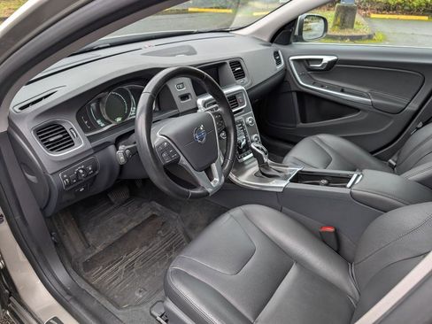 Used 2015 Volvo V60 T5 Platinum image 9
