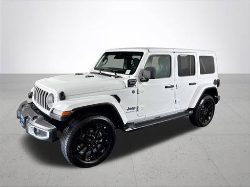 Certified 2025 Jeep Wrangler Unlimited Sahara AWD/4WD image 2