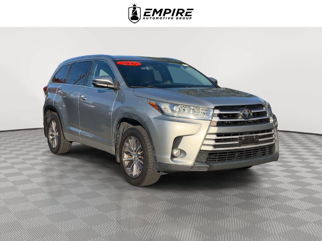 Used 2017 Toyota Highlander XLE AWD/4WD image 1
