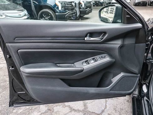 Used 2024 Nissan Altima 2.5 SV image 21