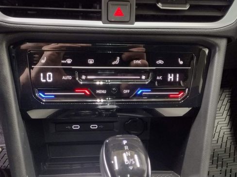 New 2026 Volkswagen Taos SE AWD/4WD image 27