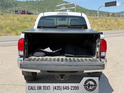 Used 2021 Toyota Tacoma SR5 AWD/4WD image 5