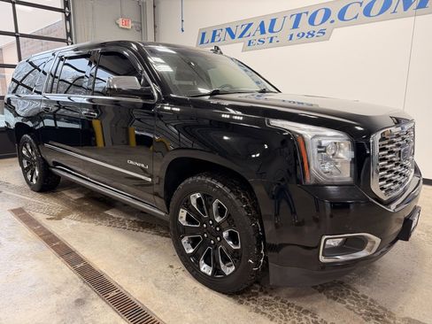 Used 2019 GMC Yukon XL Denali image 2