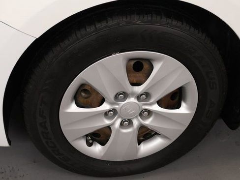 Used 2017 Kia Forte LX image 7