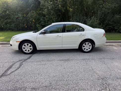 Used 2008 Ford Fusion S FWD image 2