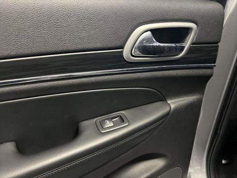 Used 2020 Jeep Grand Cherokee Limited image 11