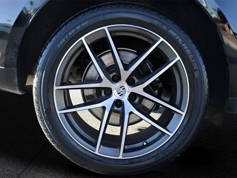 Used 2023 Porsche Macan Turbo image 12