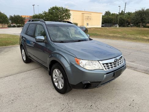 Used 2013 Subaru Forester 2.5X Premium w/ Popular Pkg 3 AWD/4WD image 4