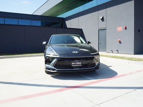 New 2026 Hyundai Sonata SEL FWD image 2