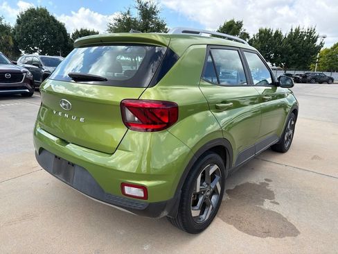 Used 2023 Hyundai Venue SEL FWD image 5