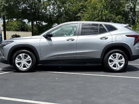 Used 2025 Chevrolet Trax LS FWD image 14