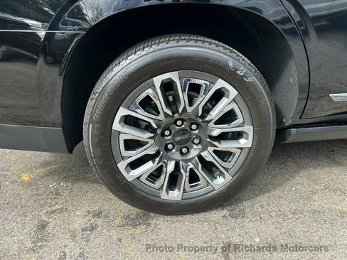 Used 2023 GMC Yukon Denali Ultimate AWD/4WD image 9