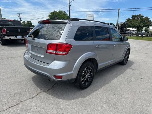 Used 2019 Dodge Journey SE w/ Premium Group FWD image 3