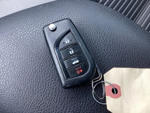 Used 2022 Toyota Camry SE FWD image 30