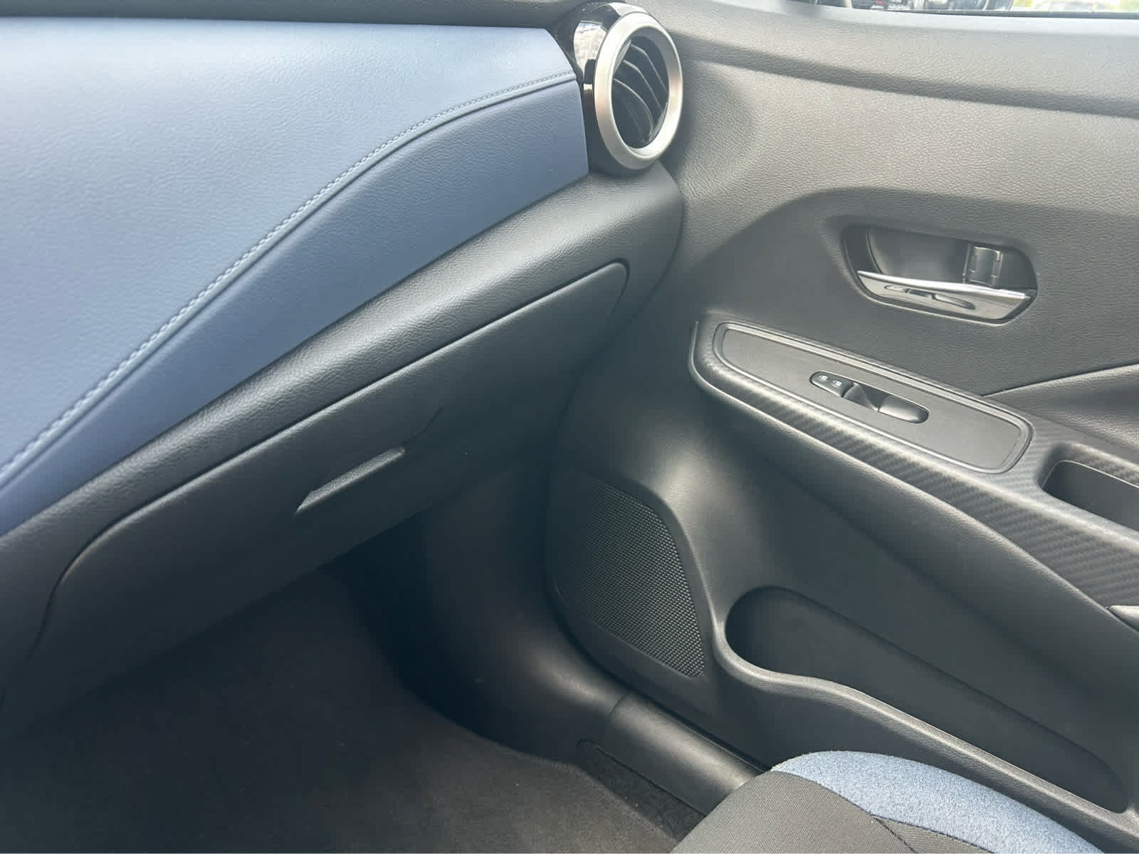 Used 2024 Nissan Versa SV FWD image 36