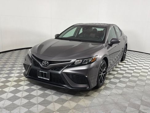 Used 2022 Toyota Camry SE FWD image 10
