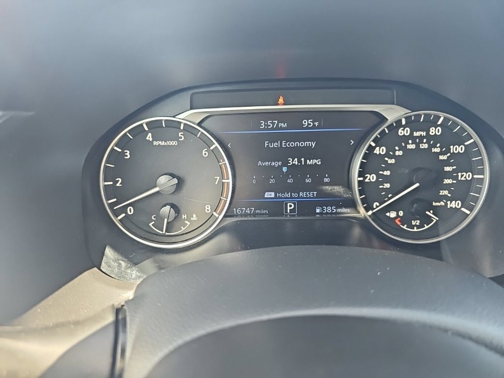 Used 2025 Nissan Altima 2.5 SV FWD image 10