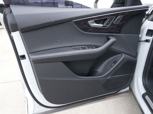 Used 2023 Audi Q8 Premium Plus image 17