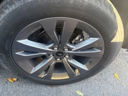 Used 2024 Ford Explorer XLT w/ Equipment Group 202A AWD/4WD image 8