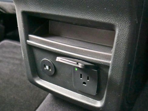 Used 2024 Ford Edge SEL w/ Sport Appearance Package image 23