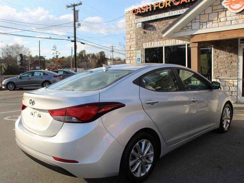 Used 2015 Hyundai Elantra SE w/ Option Group 02 image 5