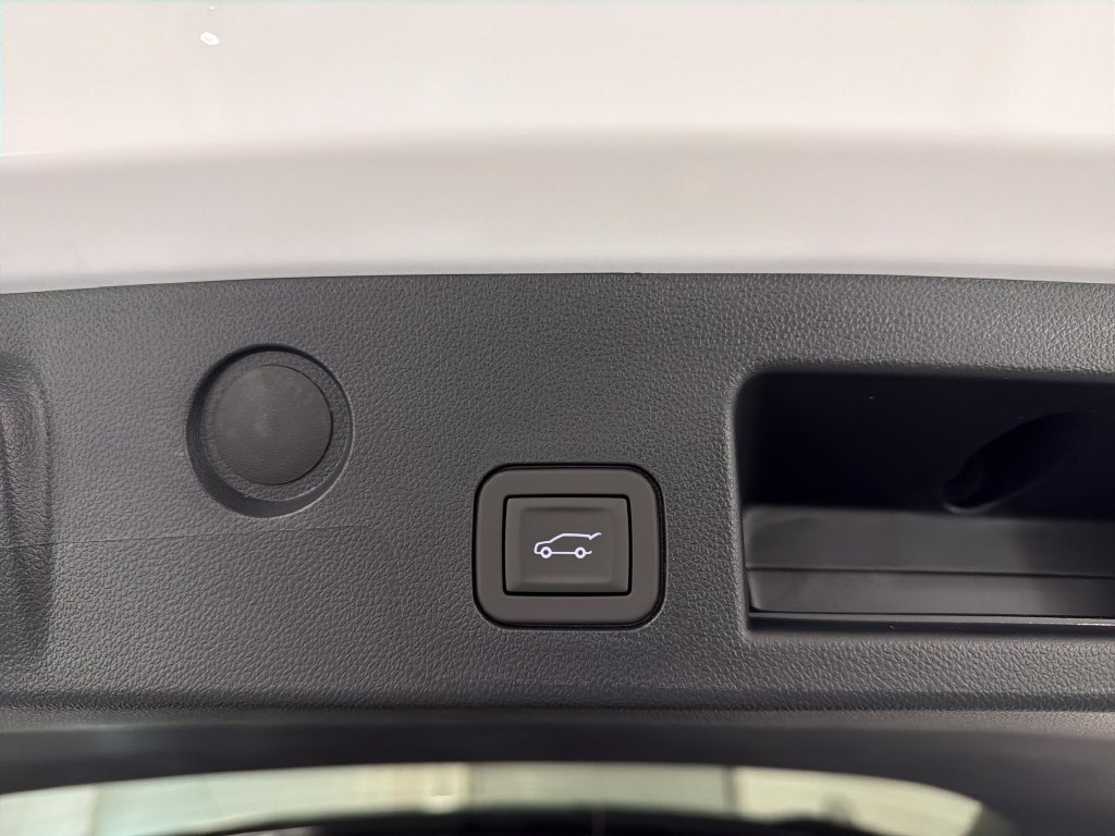 New 2027 GMC Terrain Elevation w/ Elevation Premium Package FWD image 9