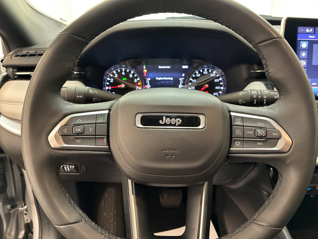 Used 2025 Jeep Compass Limited AWD/4WD image 14