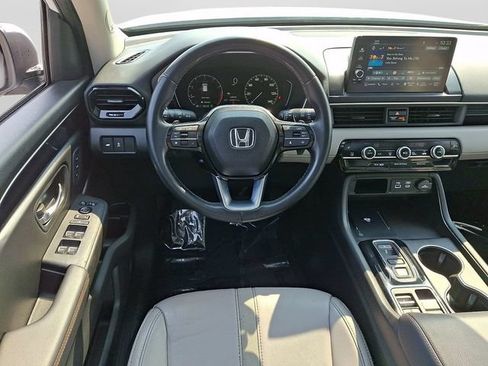 Used 2025 Honda Pilot Touring image 13